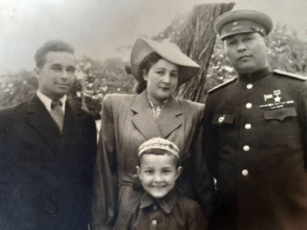 Герой Советского союза Кусимов, с семьёй. Башкортостан.