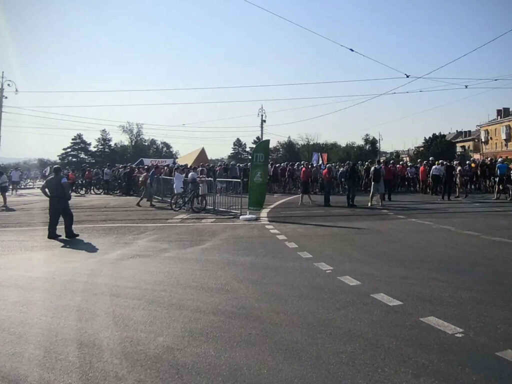 Первая палатка, велогонка