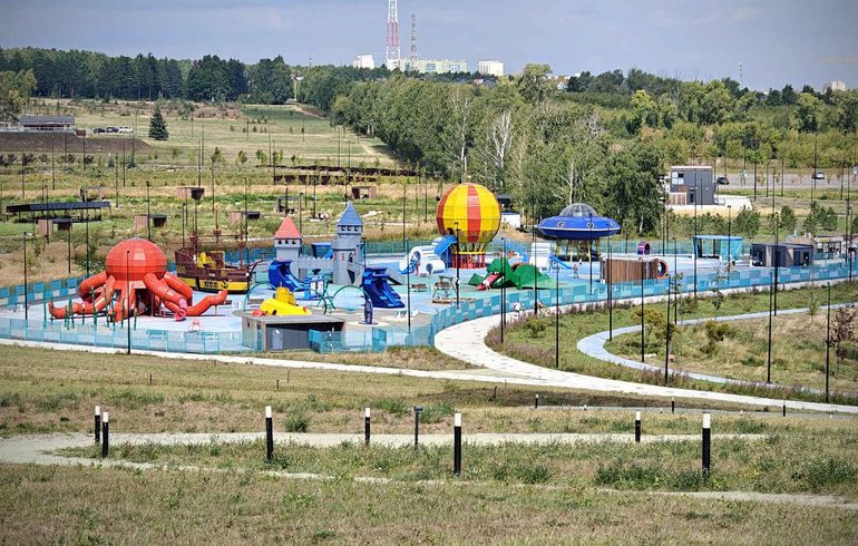 Детская площадка Приключения на курорте Притяжение в Магнитогорске