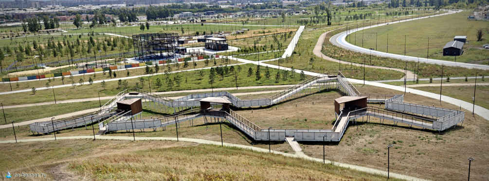 Парк Притяжение Магнитогорск, мост над землёй с беседками
